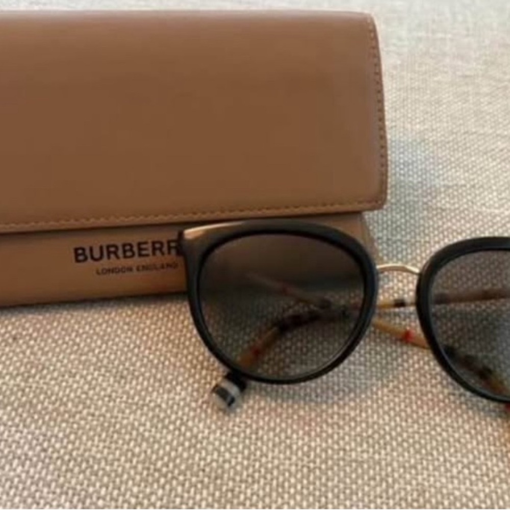 Burberry Black Sunglasses with Brown Case